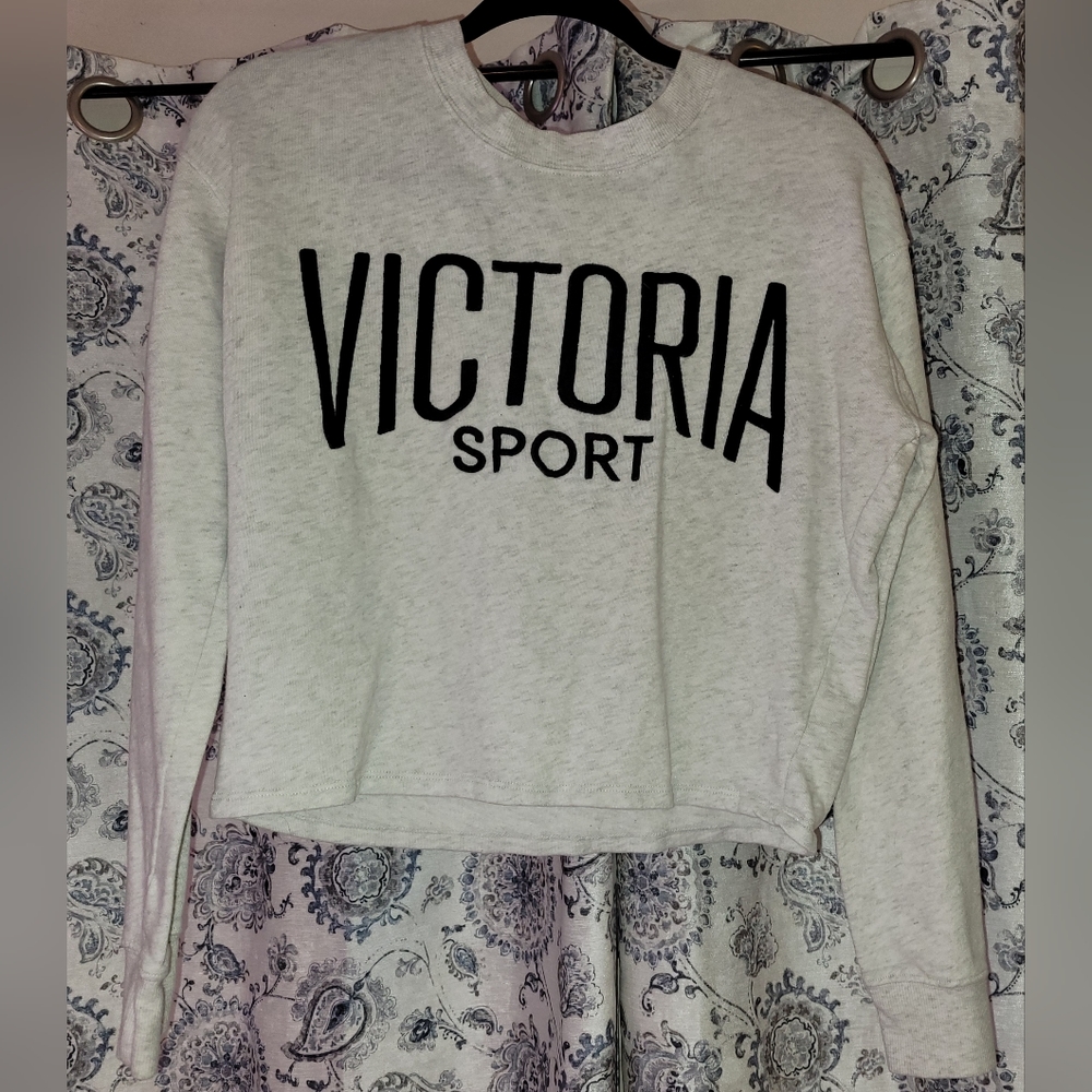 VS Victoria Sport sweatshirt small